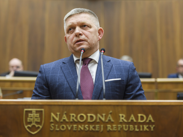 Parlament rokoval. Fico požiadal poslancov, aby podporili vládny program