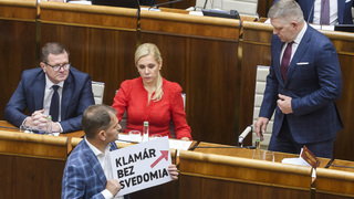 Matovič v pléne kritizoval vládu aj opozíciu. Fica označil za klamára bez svedomia