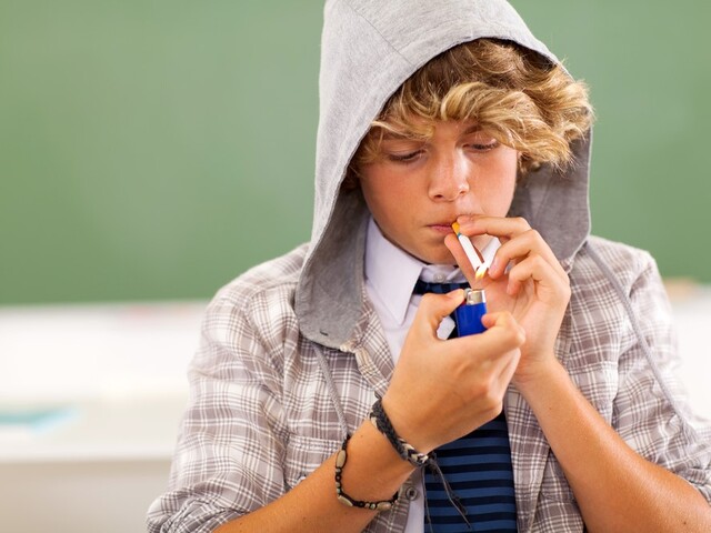 Výsledky sú alarmujúce, môže za to ľahostajnosť dospelých? Cigarety si vie kúpiť každé štvrté dieťa