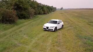 Motoring: Atraktívny, temperantný Talian a pridáme dodávku, ale pre štyroch? Čo je za tým?