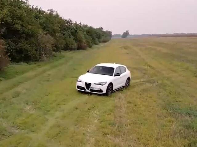 Motoring: Atraktívny, temperantný Talian a pridáme dodávku, ale pre štyroch? Čo je za tým?