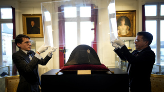 Vydražili Napoleonov klobúk. Konečná suma viac ako štvornásobkom prekročila vyvolávaciu cenu