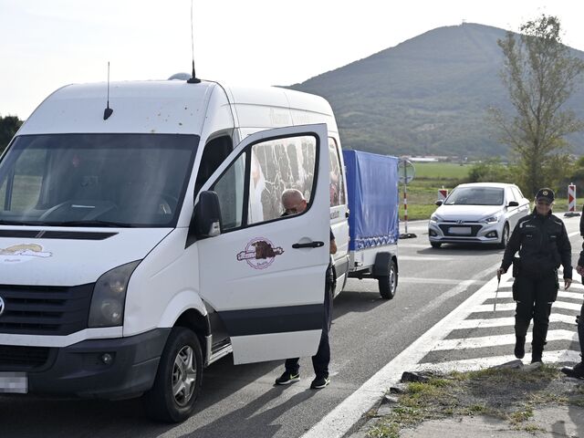 Kontroly na hraniciach s Maďarskom budú trvať až do Vianoc