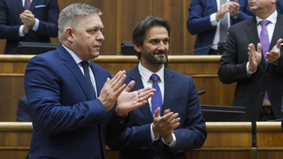 Ficov kabinet získal dôveru, za vládny program hlasovalo 78 poslancov. Zlá správa pre občanov, reaguje SaS