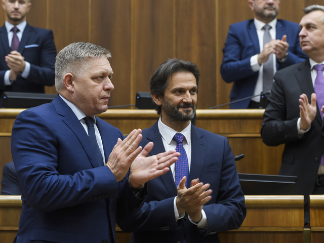 Ficov kabinet získal dôveru, za vládny program hlasovalo 78 poslancov. Zlá správa pre občanov, reaguje SaS