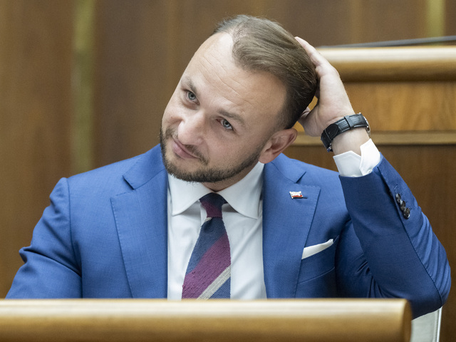 Šutaj Eštok čelí odvolávaniu, minister sa obhajoval takmer hodinu. Šimečka: Ste poslušný nástroj pomsty