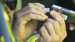 Nezodpovedná matka: Jazdila opitá s trojročným dieťaťom v aute