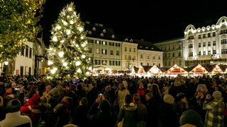 Bratislava sa ponorila do predvianočnej atmosféry. Začali sa tradičné vianočné trhy
