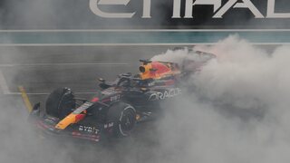 Verstappen zakončil celosezónu dominanciu titulom majstra