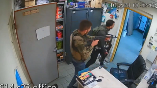 VIDEO: Šokujúce zábery z útoku Hamasu. Zamestnanci obchodu unikli smrti, ukryli sa do chladničky