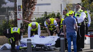 Útok na jeruzalemskej autobusovej stanici si vyžiadal tri životy. Polícia útočníkov spacifikovala