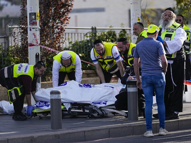 Útok na jeruzalemskej autobusovej stanici si vyžiadal tri životy. Polícia útočníkov spacifikovala