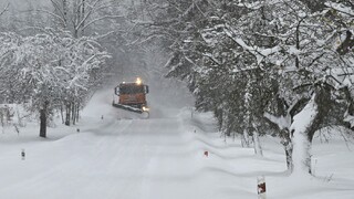 FOTO: Česko zasypal sneh. Doprava kolabuje, tisíce domácností sú bez elektriny