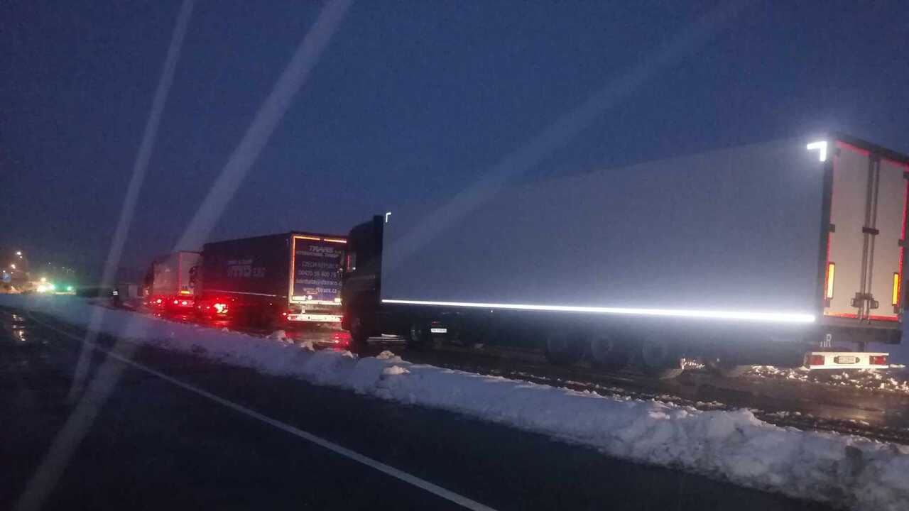 Vyšné nemecké - kolóna kamiónov na hraniciach