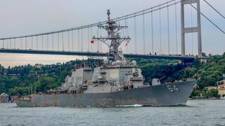Američania hlásia útok na ich torpédoborec v Červenom mori. Prihlásili sa k nemu Húsíovia z Jemenu