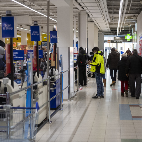 Nákup potravín v obchode