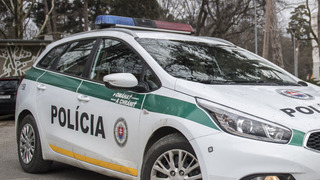 Ohavnosť najväčšieho rázu: Syn zakopal svoju mŕtvu matku, naďalej vyberal jej dôchodok