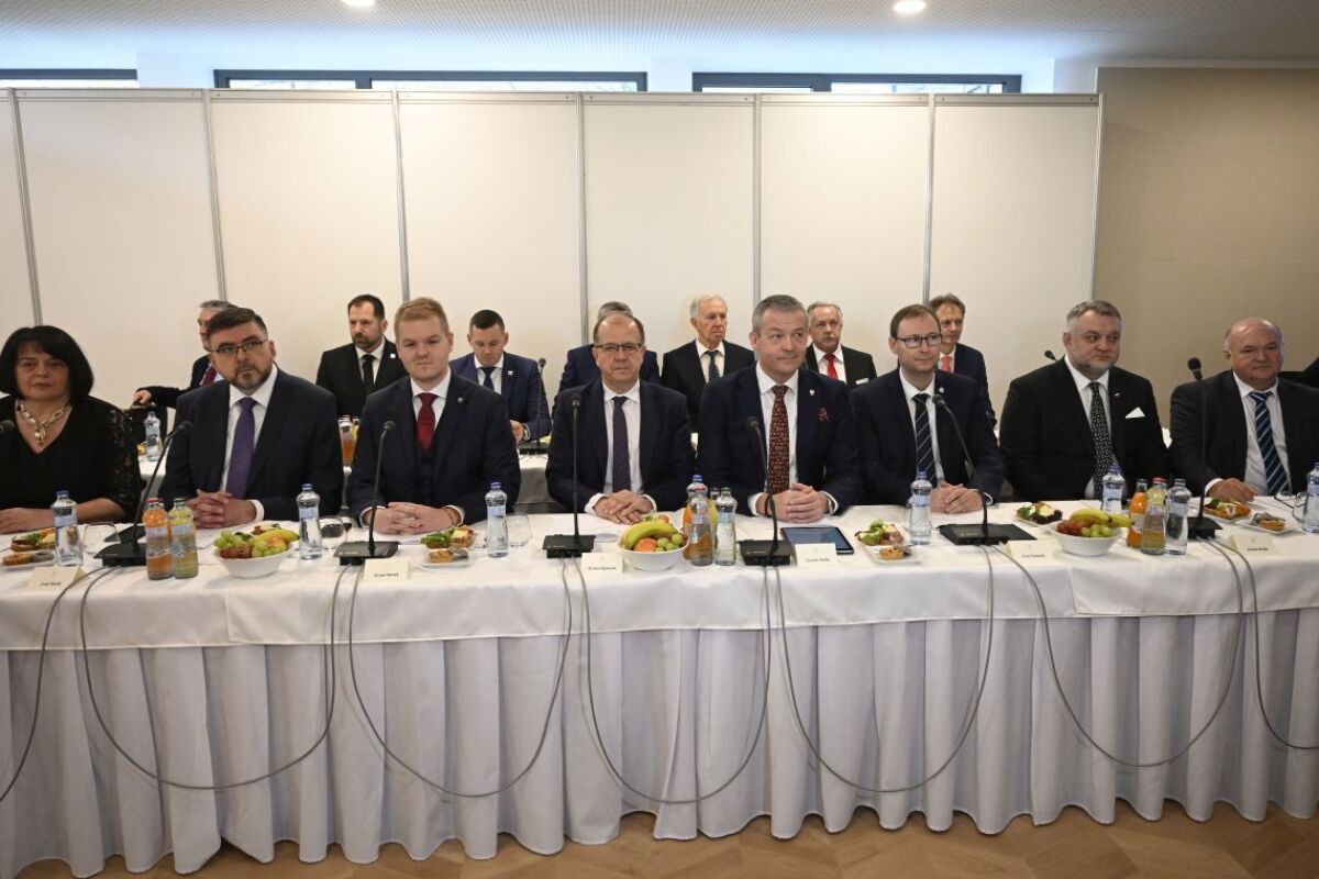 Rokovanie vlády v Trenčíne