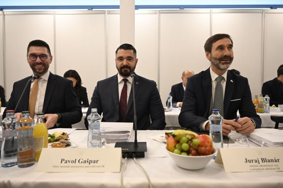 Rokovanie vlády v Trenčíne