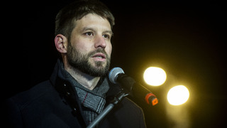 Opozícia zvoláva na ďalšie protesty. Fico je nervózny, tvrdí Šimečka a kritizuje jeho nemiestny slovník