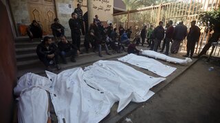 Pri útoku izraelskej armády zahynuli traja rukojemníci. Armáda prevzala zodpovednosť za ich smrť