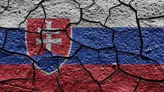 Veria Slováci vláde a parlamentu? Prieskum ukázal, že aktuálnu situáciu v krajine vnímajú negatívne