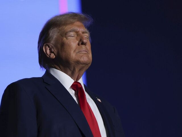 Trump zháňa peniaze, sľubuje bombardovanie Moskvy a Pekingu. Darcovia ostali v nemom šoku