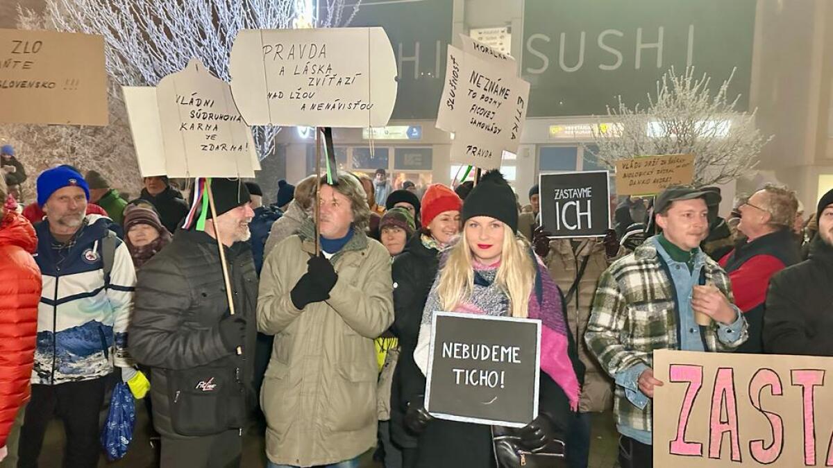 Protestujúci v Poprade.
