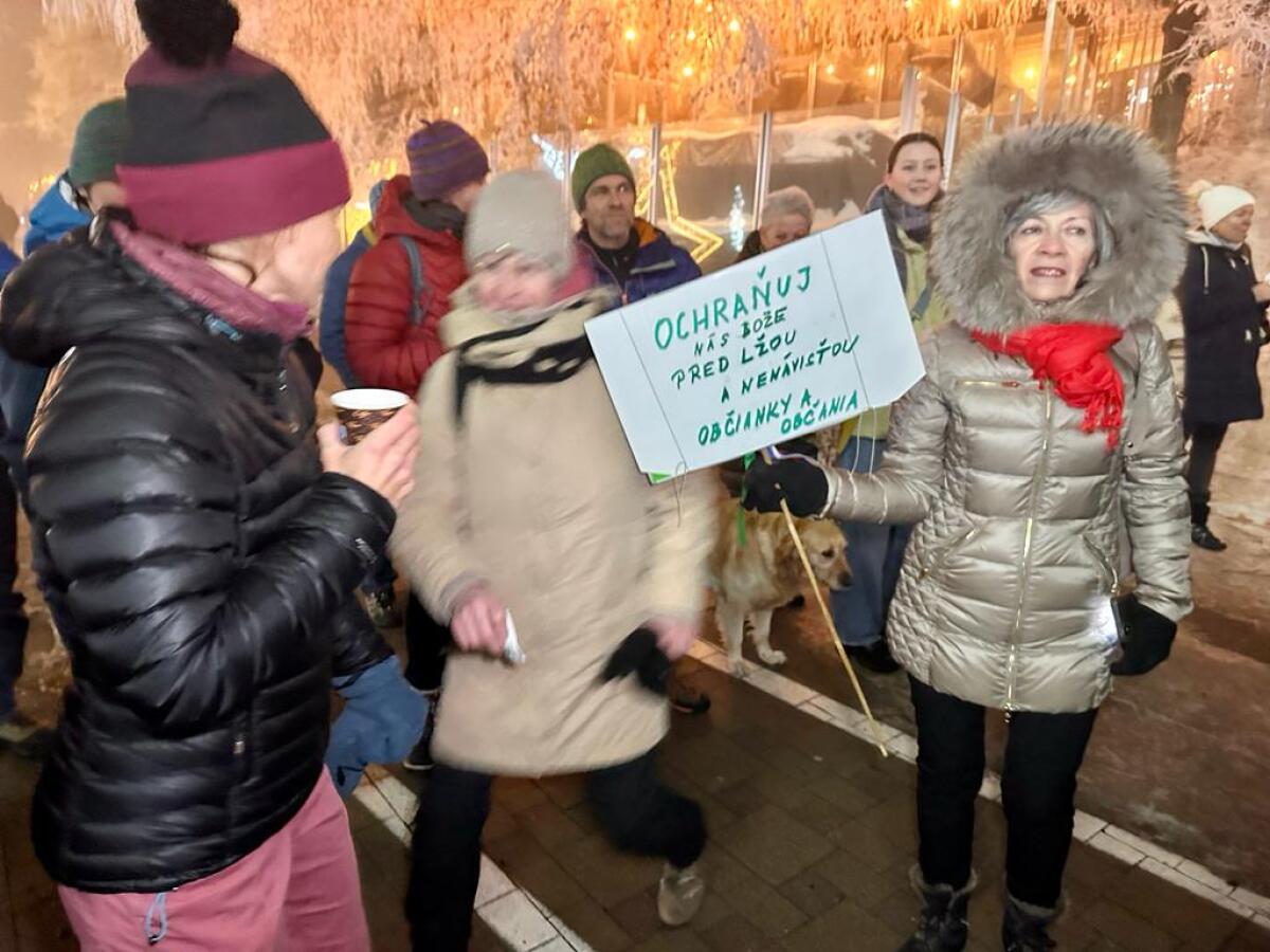 Protestujúci v Poprade.