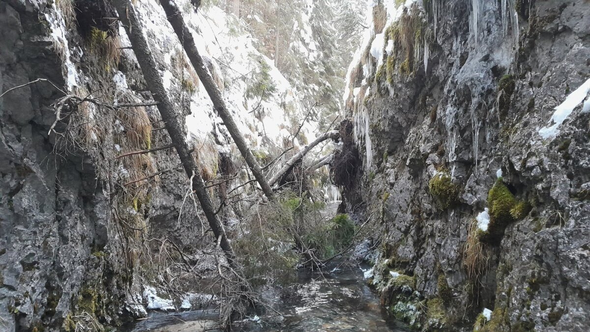 Uzávera doliny Tiesňavy pri Stratenej