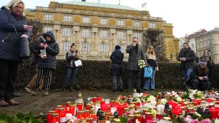 Prísnejšie kontroly pre majiteľov zbraní? Tragédia na univerzite v Prahe ovplyvní život ľudí natrvalo