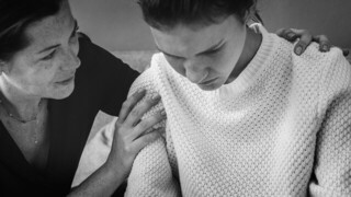 Vianoce po odchode blízkeho človeka. Psychológ dáva praktické rady ako zvládnuť smútok a tiež, či je vhodné začať nové tradície