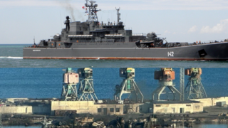 Z vlajkovej lode sa stala ponorka, smejú sa Ukrajinci. Rusom zničili kľúčovú loď, internet zaplavili vtipy