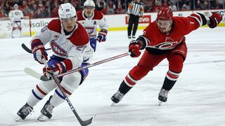 NHL: Montreal prehral na ľade Caroliny. Slafkovský si pripísal dve mínusky