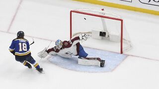 NHL: Nemec a Tatar víťazne, Fehérváry sa zranil po náraze na mantinel