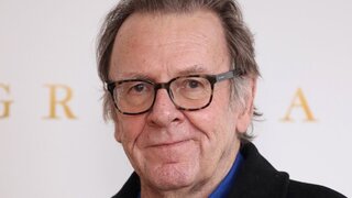 Takmer získal Oscara. Zomrela známa tvár hereckého sveta Tom Wilkinson