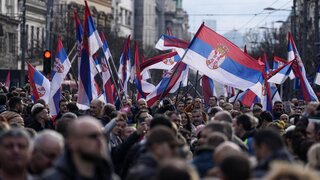 Pokračujú protesty v srbskom Belehrade. Štáb ta3 prinesie živé vstupy priamo z miesta