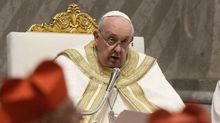 Pápež František vyzval veriacich k vďačnosti. Pripomenul aj prvé výročie úmrtia Benedikta XVI.