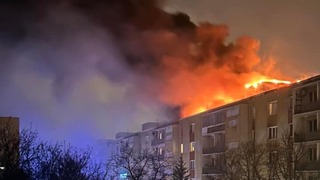 V Bratislave po príchode nového roka zasahovali hasiči. Horelo na streche paneláka