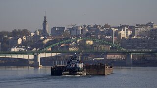 Obavy o životné prostredie. Na Dunaji sa potopila loď s hnojivami, v ohrození je riečna fauna i flóra