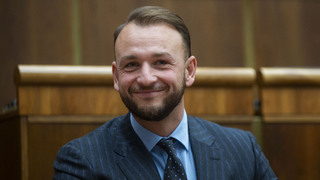 Šutaj Eštok bez udania dôvodu odvolal piatich členov rady vlády pre mimovládky. Štyroch z nich menovali Kaliňák a Saková