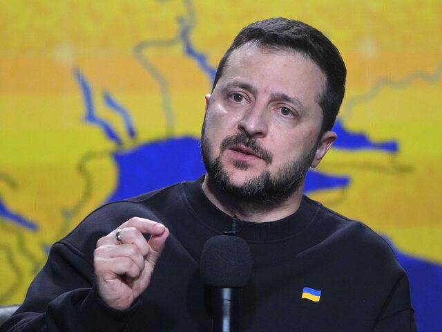Ukrajina naďalej buduje nové opevnenia. Prímerie by pomohlo Rusku vyzbrojiť sa, tvrdí Zelenskyj