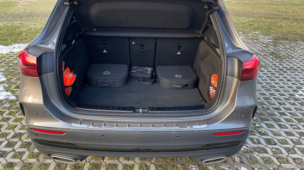 mercedes-benz-gla-250-e-2024_14-galeria.jpeg