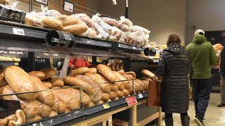 Ceny potravín neklesli, naopak, stále rastú. Štát chce odpustiť odvody pre agrosektor