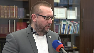 Chceme zo škôl urobiť nedobytné pevnosti, pýta sa Števček. Desivá streľba v Prahe otvorila na Slovensku mnohé otázky