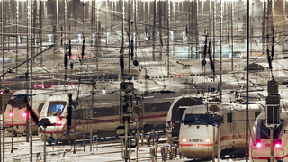 Farmársky štrajk v Nemecku. Krajina sa zmieta v problémoch, pridávajú sa železničiari