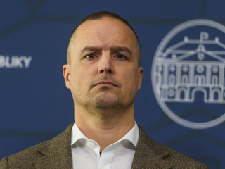 Na snímke advokát David Lindtner počas tlačovej konferencie na tému: Prečo tak Matovič a celá opozícia kričia za záchranu Lipšica v Bratislave 10. januára 2024.