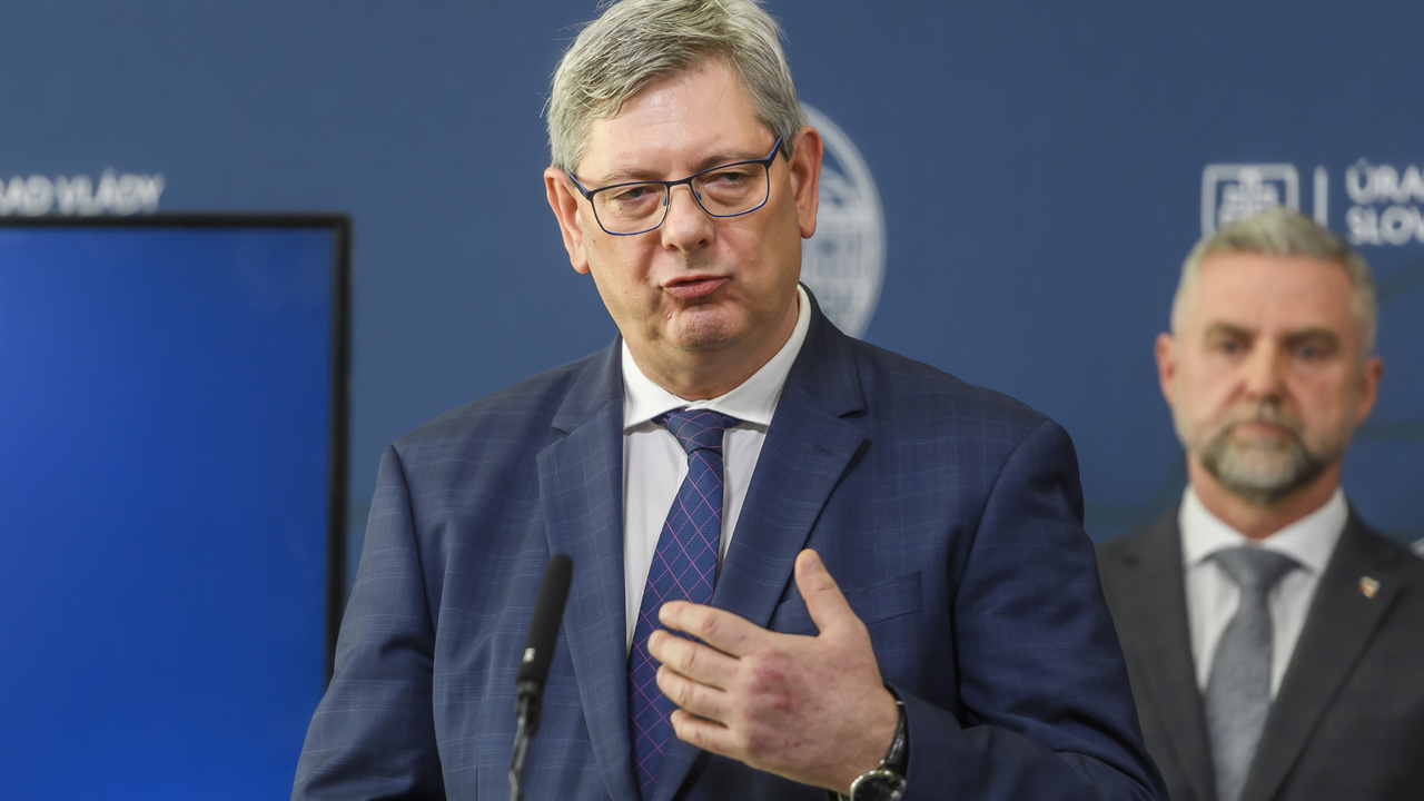  Na snímke sprava poslanec NR SR Tibor Gašpar (Smer-SD) a minister spravodlivosti SR Boris Susko (Smer-SD) počas tlačovej konferencie na tému: Prečo tak Matovič a celá opozícia kričia za záchranu Lipšica v Bratislave 10. januára 2024.