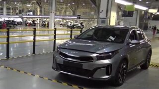 Vláda odklepla štedrú investičnú pomoc pri žilinskú Kiu. Začne vyrábať dva nové elektromobily