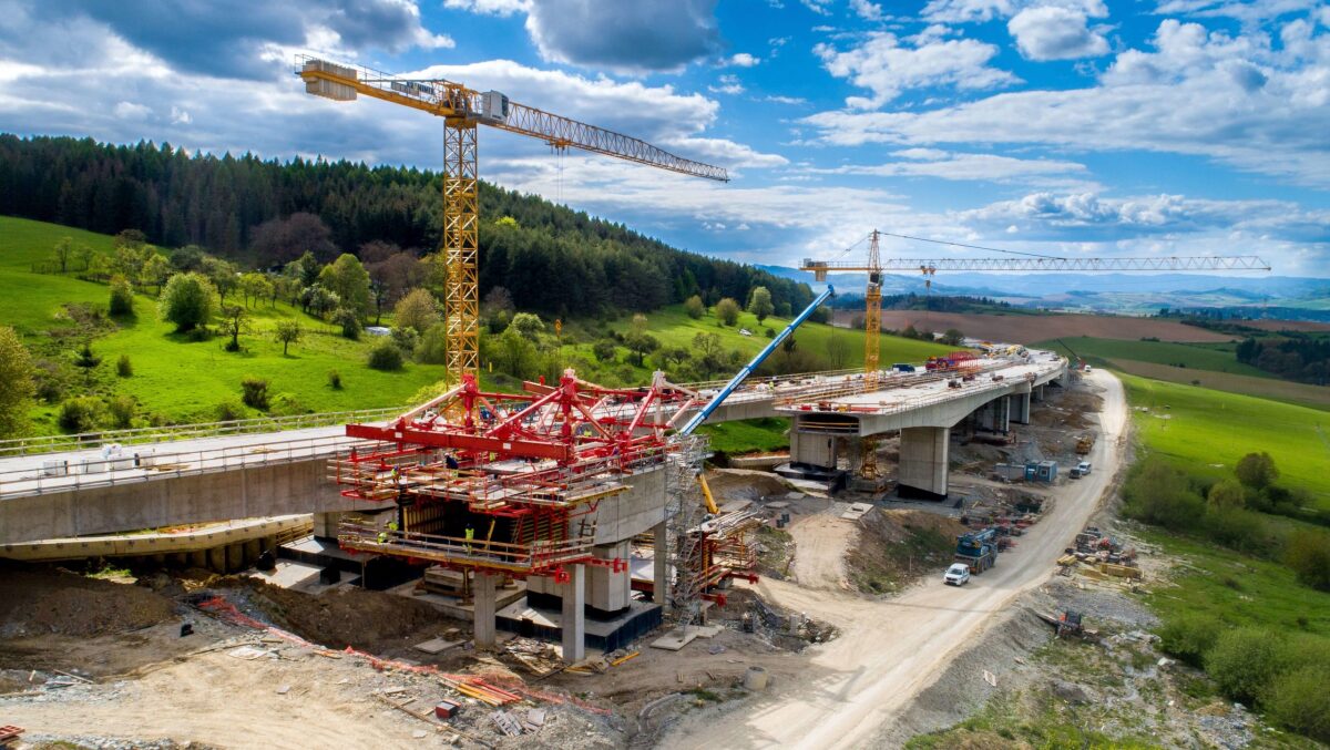 Žeriav počas stavby